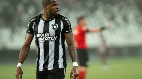Foto: Jorge Rodrigues/AGIF – Júnior Santos fala sobre briga por espaço no Glorioso.