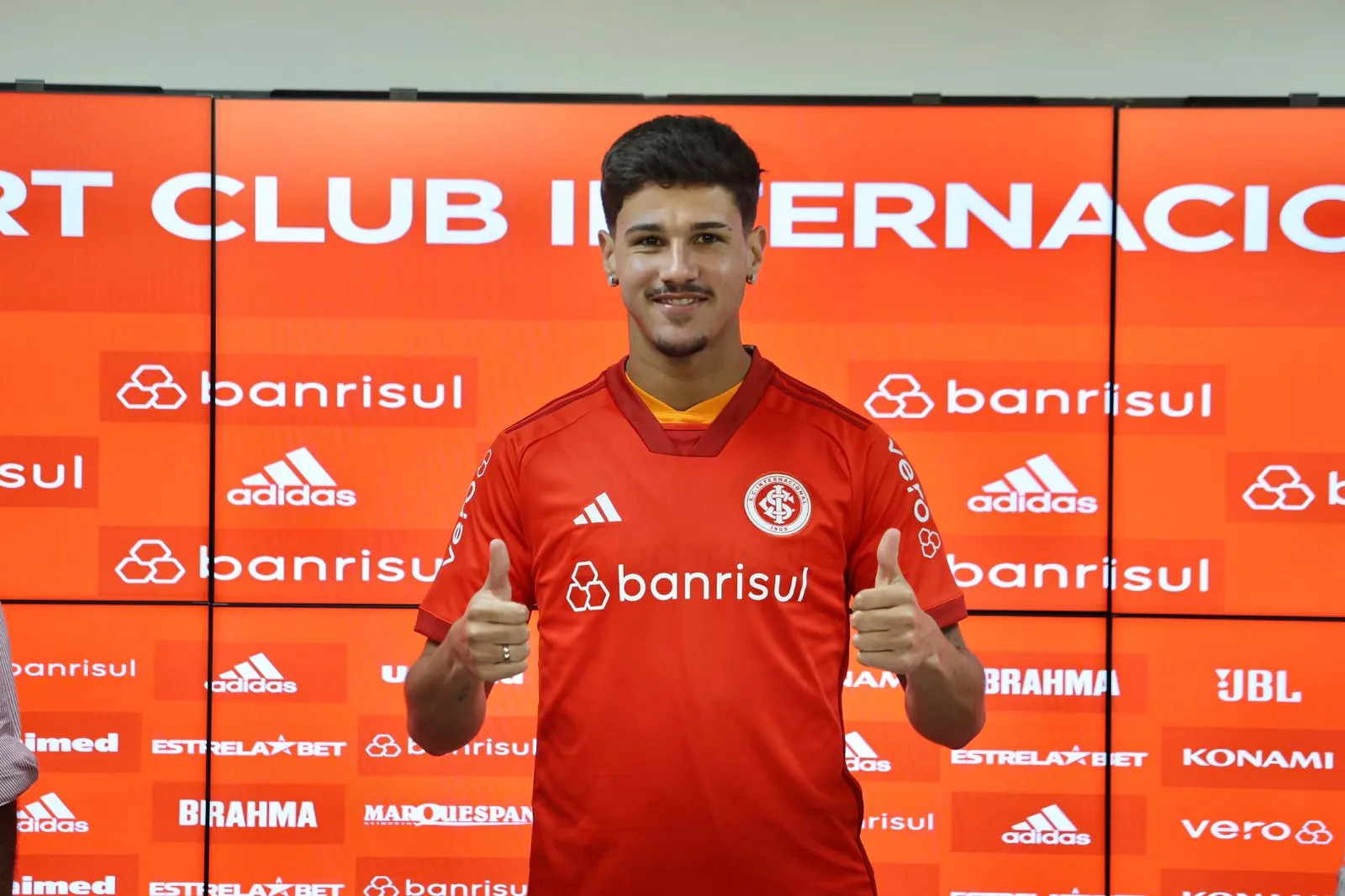 Rômulo vira assunto no Internacional