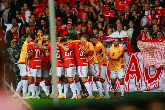 Foto: Luiz Erbes/AGIF – Jogadores do Internacional