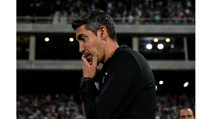 RJ - RIO DE JANEIRO - 12/08/2023 - BRASILEIRO A 2023, BOTAFOGO X INTERNACIONAL - Bruno Lage tecnico do Botafogo durante partida contra o Internacional no estadio Engenhao pelo campeonato Brasileiro A 2023. Foto: Thiago Ribeiro/AGIF