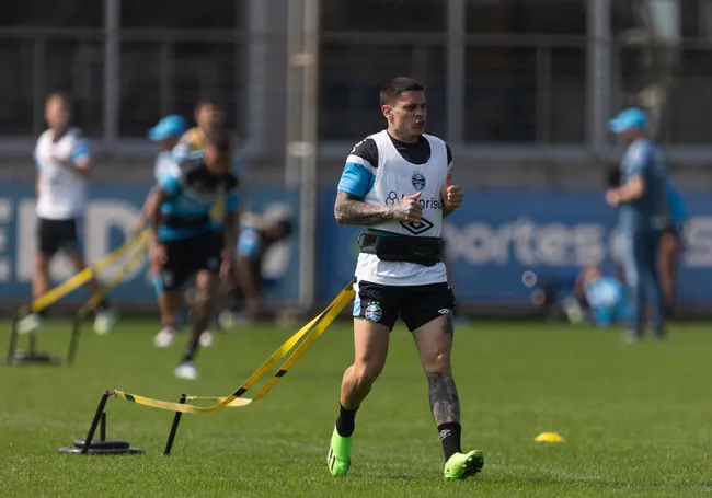 Foto: Caio Falcao/AGIF – Iturbe treinando no Grêmio