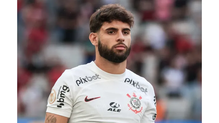 Foto: Robson Mafra/AGIF - Yuri Alberto é cobrado por torcedor e vídeo viraliza