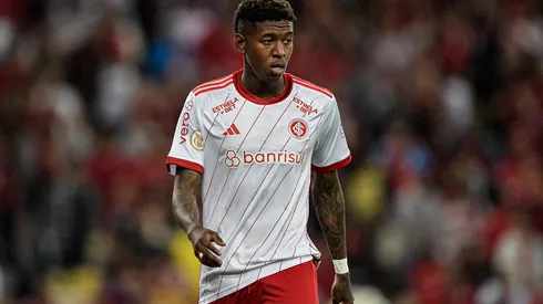 RJ – RIO DE JANEIRO – 26/08/2023 – BRASILEIRO A 2023, FLAMENGO X INTERNACIONAL – Vitao jogador do Internacional durante partida contra o Flamengo no estadio Maracana pelo campeonato Brasileiro A 2023. Foto: Thiago Ribeiro/AGIF