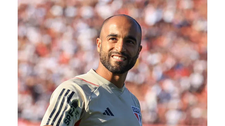 SP - SAO PAULO - 06/08/2023 - BRASILEIRO A 2023, SAO PAULO X ATLETICO-MG - Lucas Moura jogador do Sao Paulo durante aquecimento antes da partida contra o Atletico-MG no estadio Morumbi pelo campeonato Brasileiro A 2023. Foto: Marcello Zambrana/AGIF