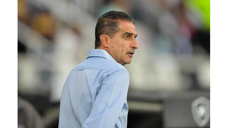 Foto: Thiago Ribeiro/AGIF - Perfil de substituto de Paiva é definido.