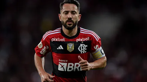 RJ – RIO DE JANEIRO – 26/08/2023 – BRASILEIRO A 2023, FLAMENGO X INTERNACIONAL – Everton Ribeiro jogador do Flamengo durante partida contra o Internacional no estadio Maracana pelo campeonato Brasileiro A 2023. Foto: Thiago Ribeiro/AGIF