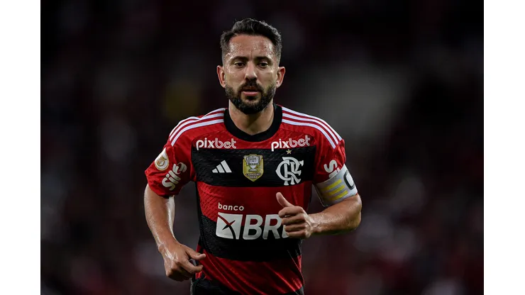 RJ - RIO DE JANEIRO - 26/08/2023 - BRASILEIRO A 2023, FLAMENGO X INTERNACIONAL - Everton Ribeiro jogador do Flamengo durante partida contra o Internacional no estadio Maracana pelo campeonato Brasileiro A 2023. Foto: Thiago Ribeiro/AGIF