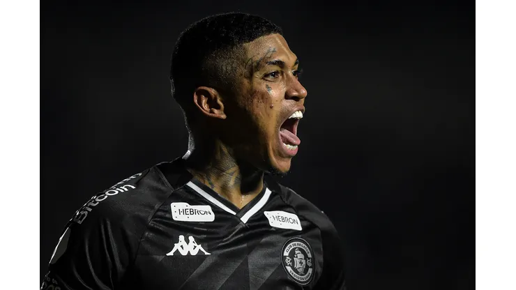 RJ - Rio de Janeiro - 19/07/2022 - BRASILEIRO B 2022, VASCO X ITUANO - Raniel jogador do Vasco comemora seu gol durante partida contra o Ituano no estadio Sao Januario pelo campeonato Brasileiro B 2022. Foto: Thiago Ribeiro/AGIF