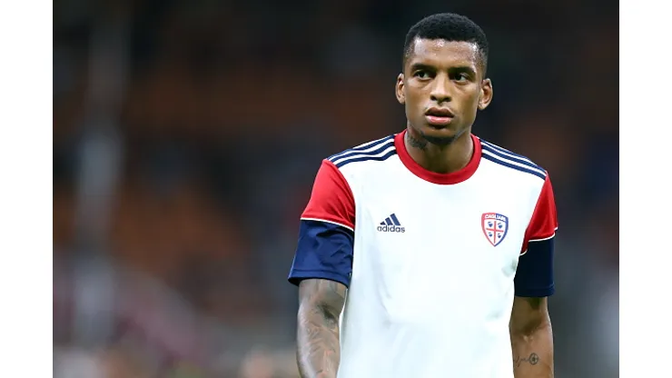 MILAN, ITALY - AUGUST 29: (BILD OUT) Dalbert Henrique of Cagliari Calcio warm up prior to the Serie A match between AC Milan and Cagliari Calcio at Stadio Giuseppe Meazza on August 29, 2021 in Milan, Italy. (Photo by Sportinfoto/DeFodi Images via Getty Images)