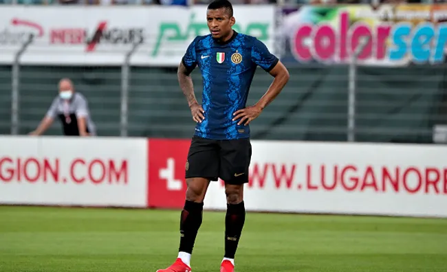 (Photo by Giuseppe Cottini/NurPhoto via Getty Images) – Dalbert atuando na Inter de Milão