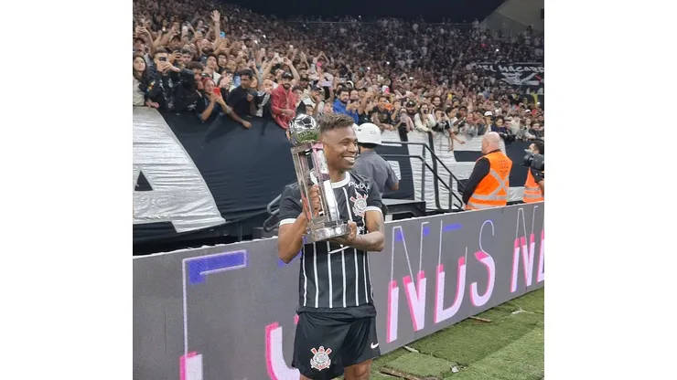 Foto: Divulgação/ Corinthians - Edílson fala sobre situação de Luxemburgo.