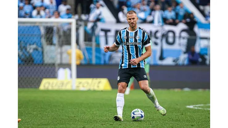 Foto: Maxi Franzoi/AGIF - Rodrigo Ely fala sobre relação com Geromel e Kannemann.
