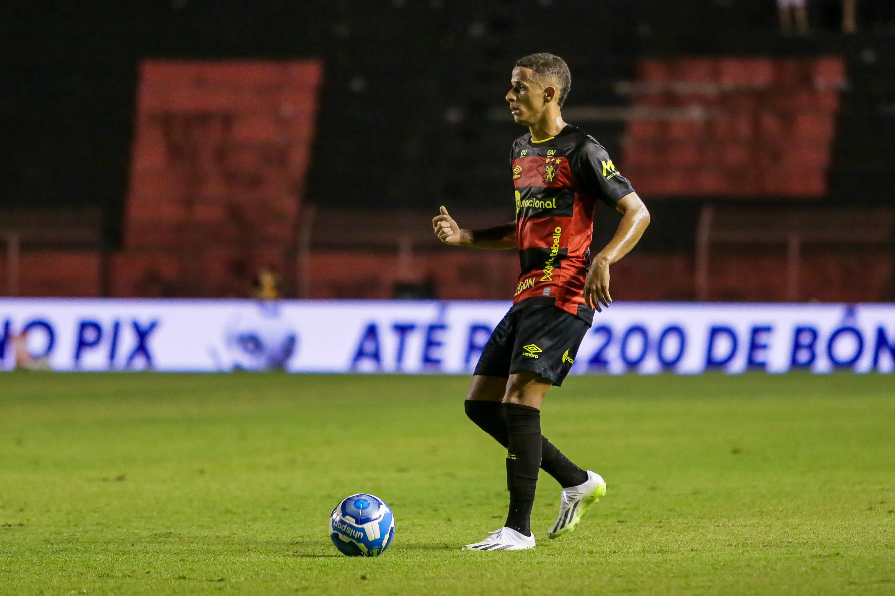 Foto: Rafael Vieira/AGIF – Luciano Juba atuando no Sport