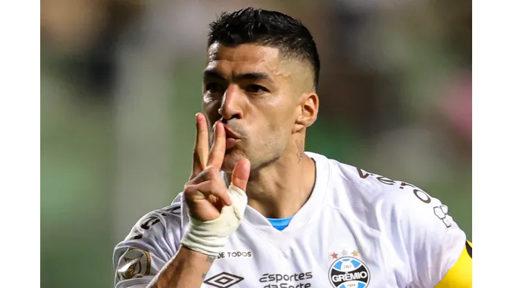 Luís Suarez comemora seu gol durante partida contra o América-MG. Foto: Gilson Lobo/AGIF