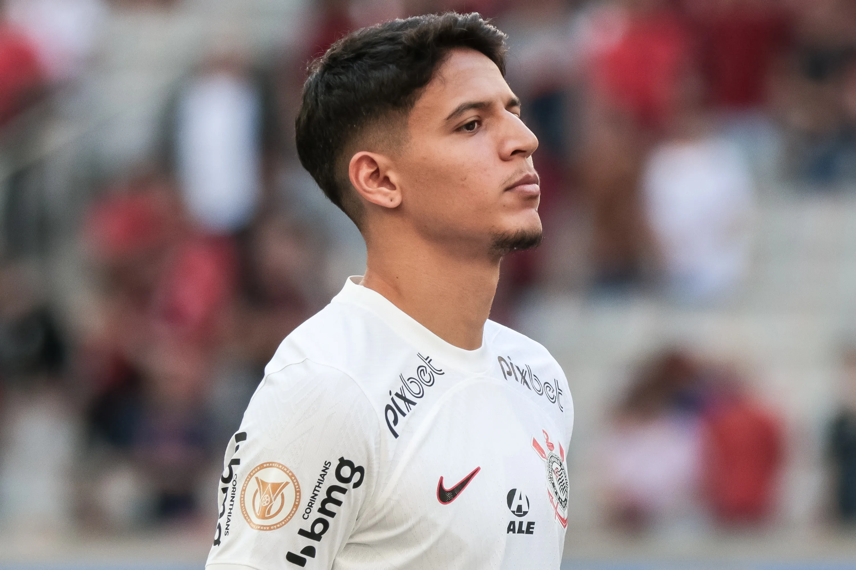 Foto: Robson Mafra/AGIF – Caetano deve atuar como lateral improvisado contra o Athletico