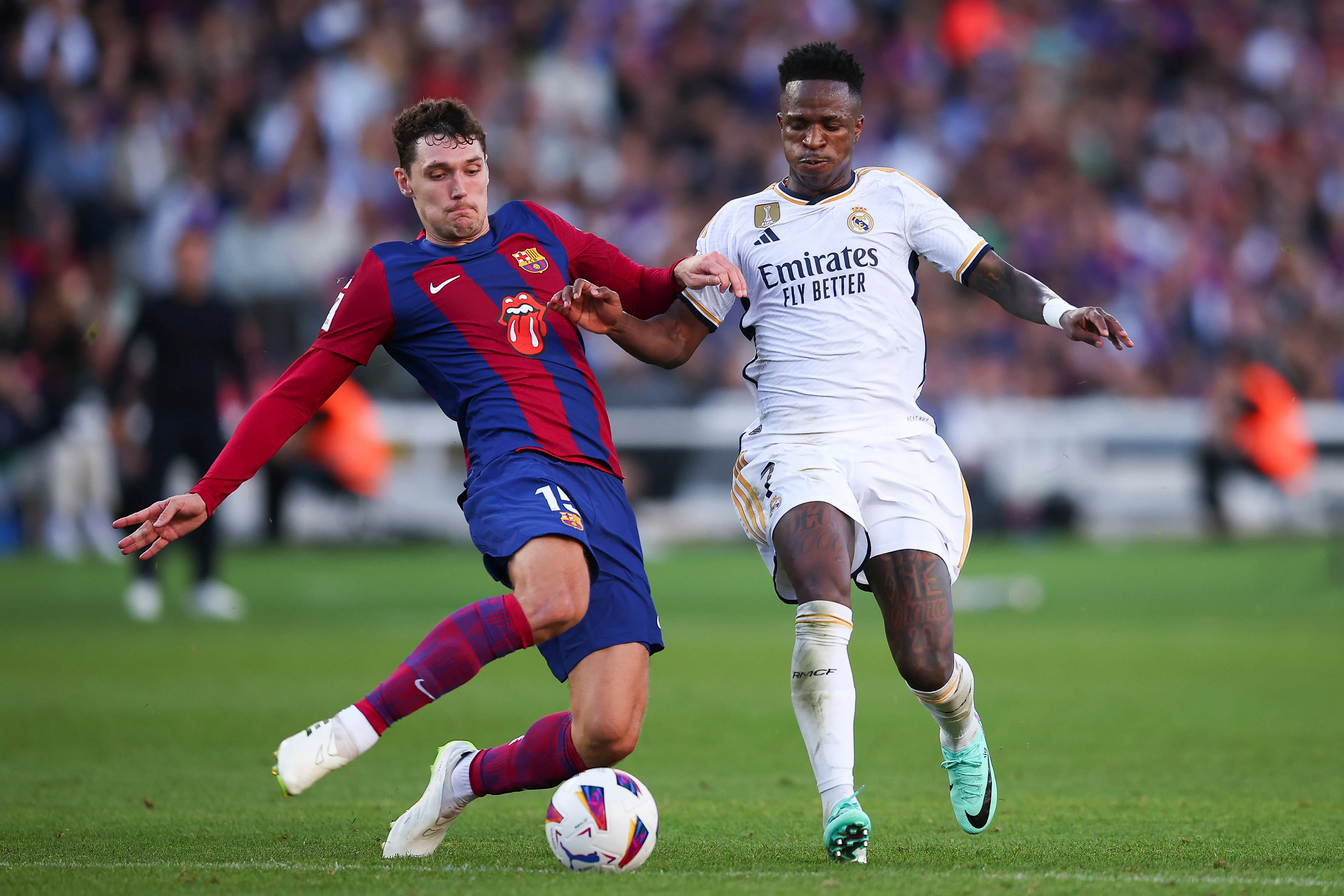 Vini Jr. durante o primeiro El Clásico da temporada 2023/24. (Photo by Eric Alonso/Getty Images)