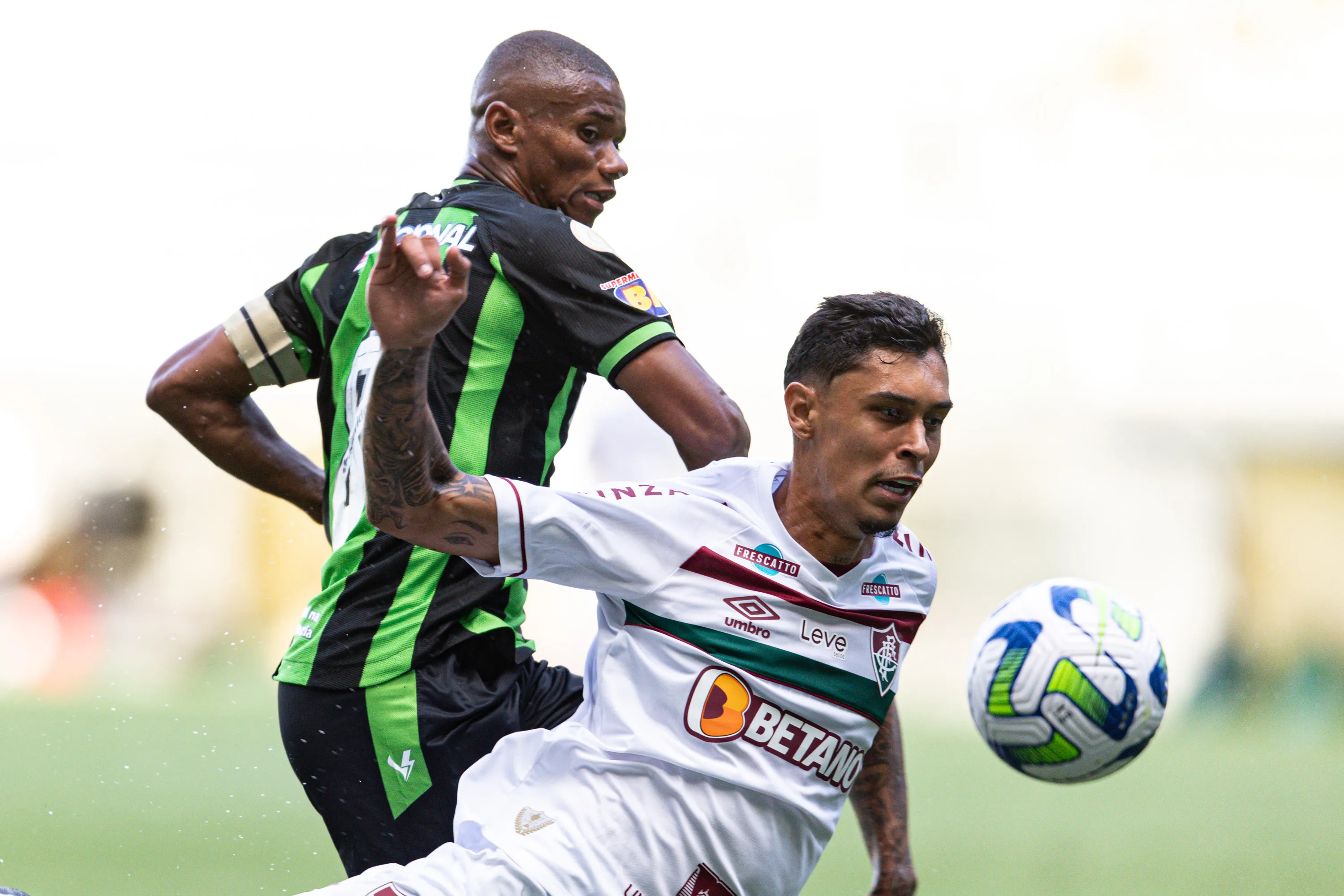 Foto: Gilson Junio/AGIF – Vitor Mendes atuando pelo Fluminense