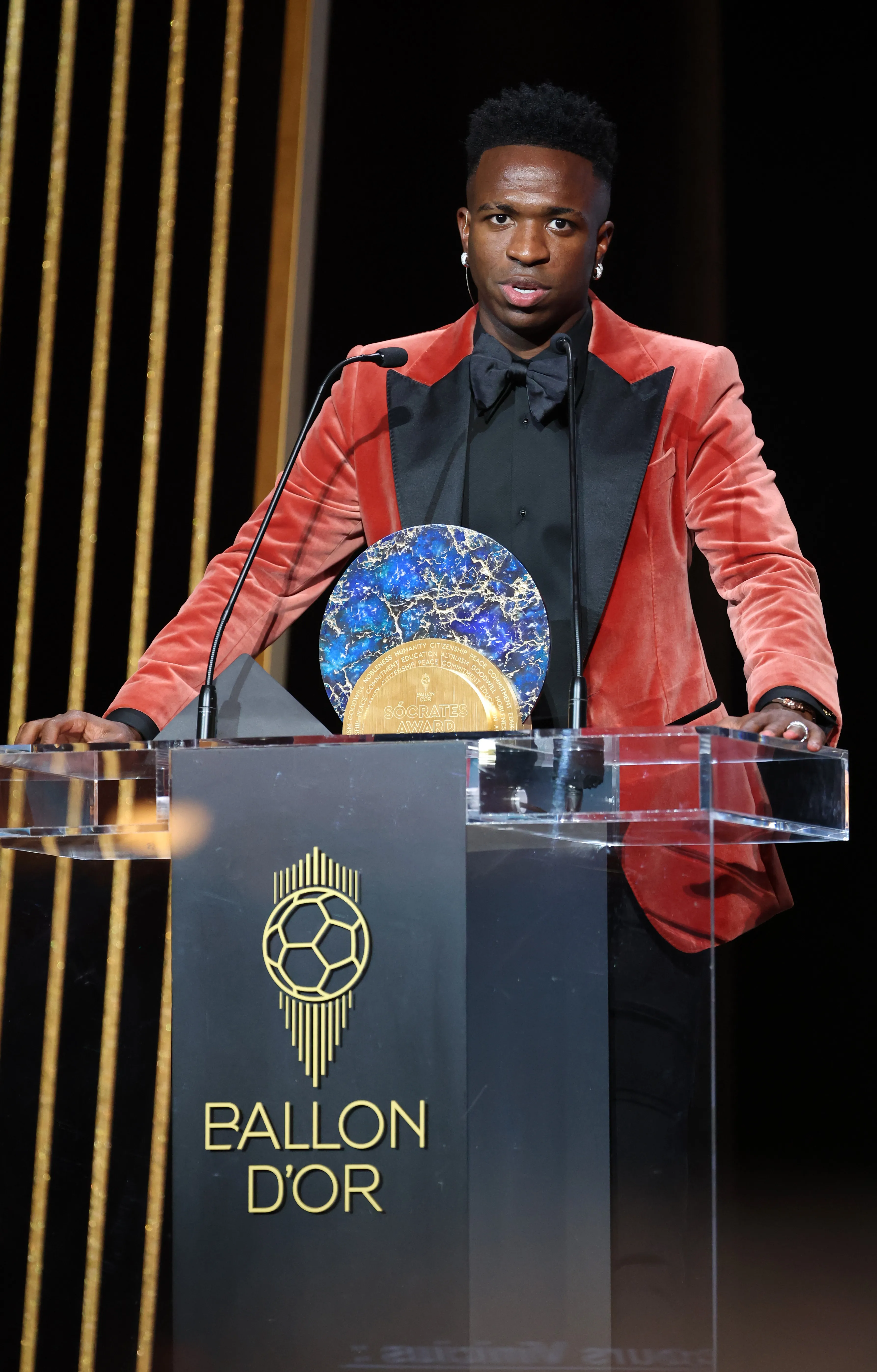 (Photo by Pascal Le Segretain/Getty Images) – Vinícius Júnior no Prêmio Bola de Ouro