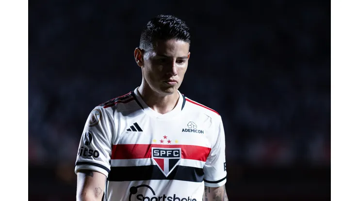 SP - SAO PAULO - 21/10/2023 - BRASILEIRO A 2023, SAO PAULO X GREMIO - James Rodriguez jogador do Sao Paulo durante partida contra o Gremio no estadio Morumbi pelo campeonato Brasileiro A 2023. Foto: Fabio Giannelli/AGIF
