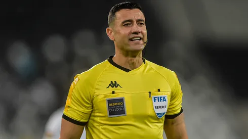 RJ - Rio de Janeiro - 14/07/2022 - COPA DO BRASIL 2022, BOTAFOGO X AMERICA-MG - O arbitro Braulio da Silva Machado durante partida entre Botafogo e America-MG no estadio Engenhao pelo campeonato Copa do Brasil 2022. Foto: Thiago Ribeiro/AGIF