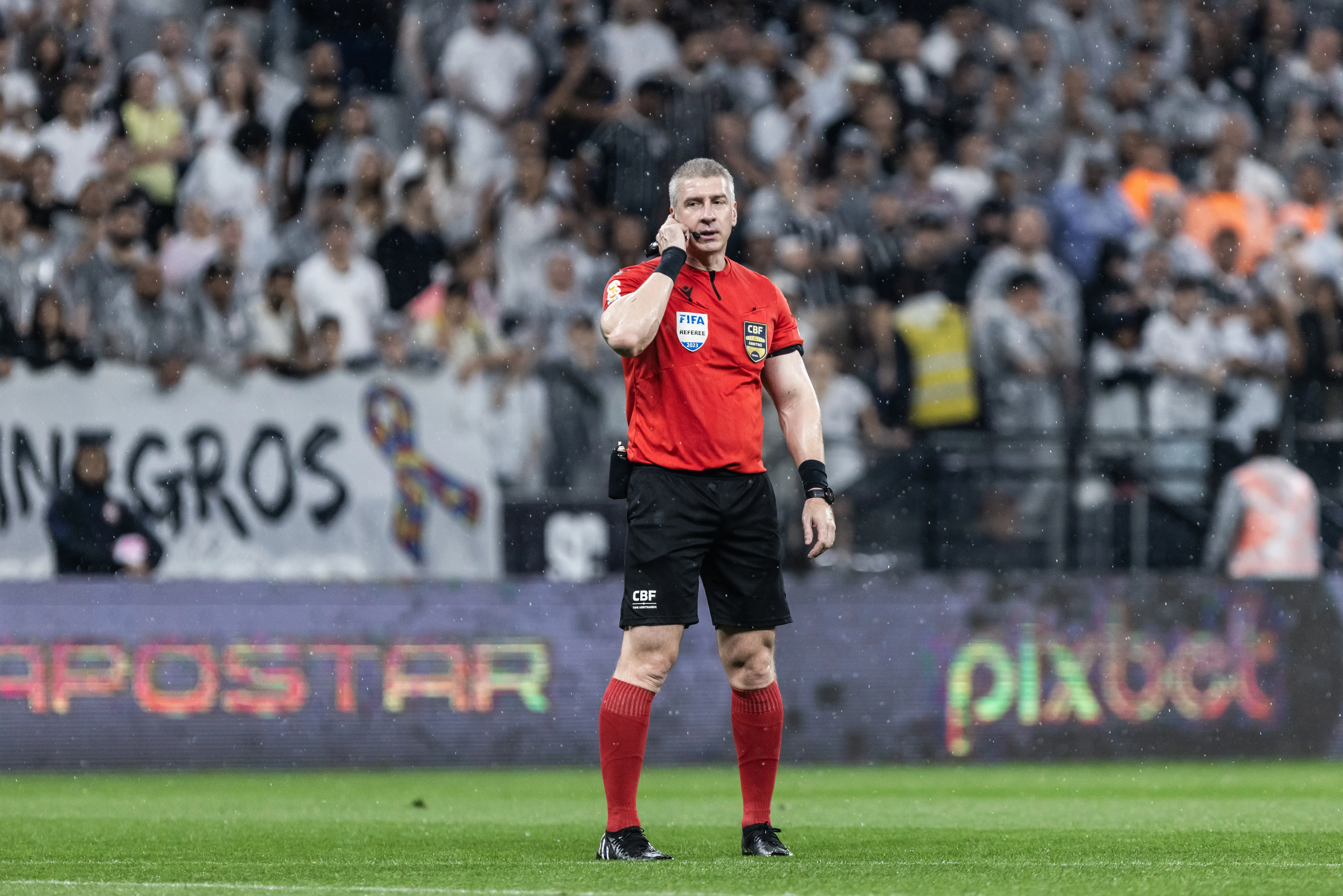 Foto: Abner Dourado/AGIF – Pênalti marcado por Daronco vira polêmica
