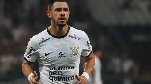 Foto: Marcello Zambrana/AGIF - Giuliano fala antes do clássico contra o Santos.