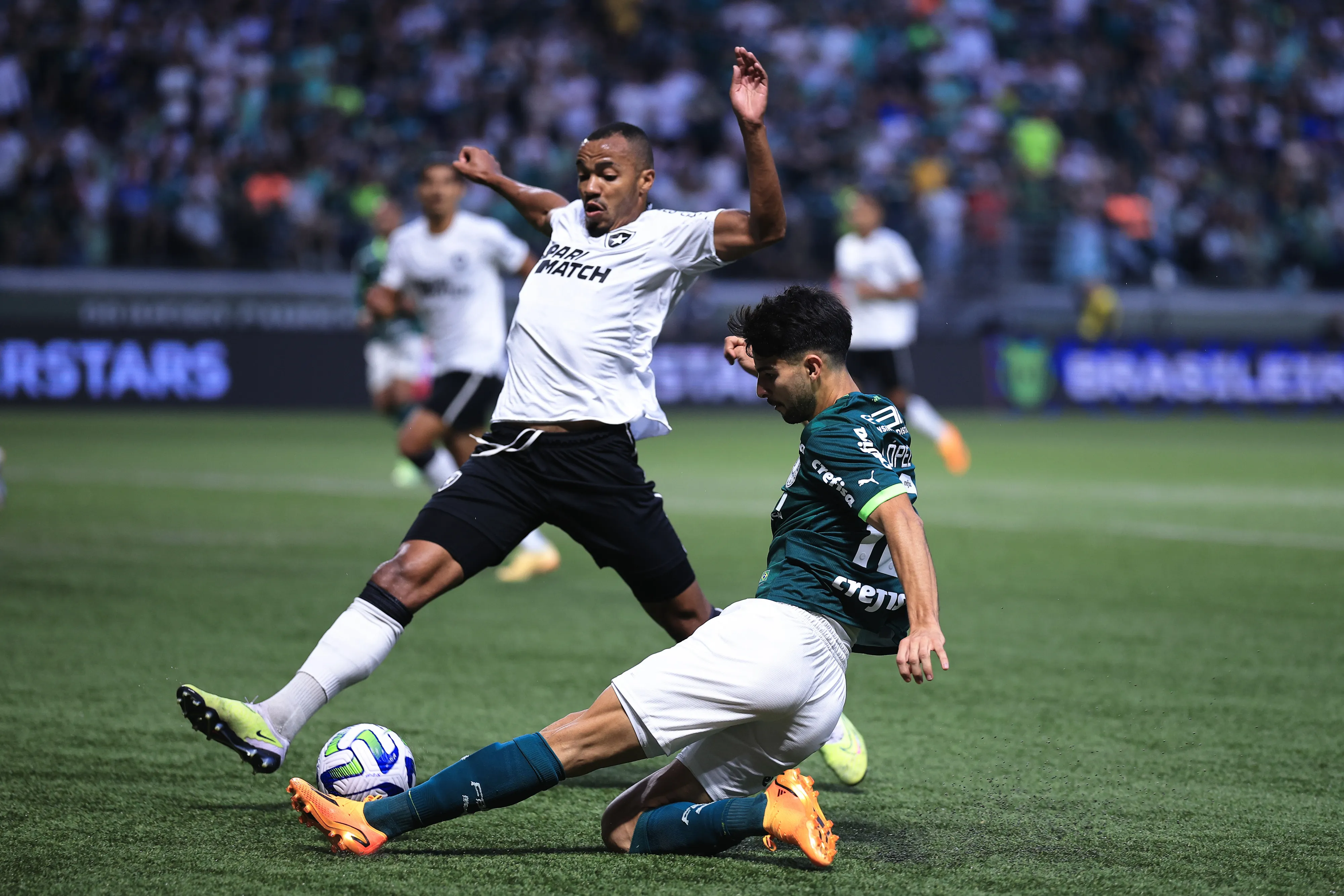 Foto: Ettore Chiereguini/AGIF – As equipes se reencontram nesta quarta (1), depois da vitória do Botafogo no primeiro turno por 1 a 0.