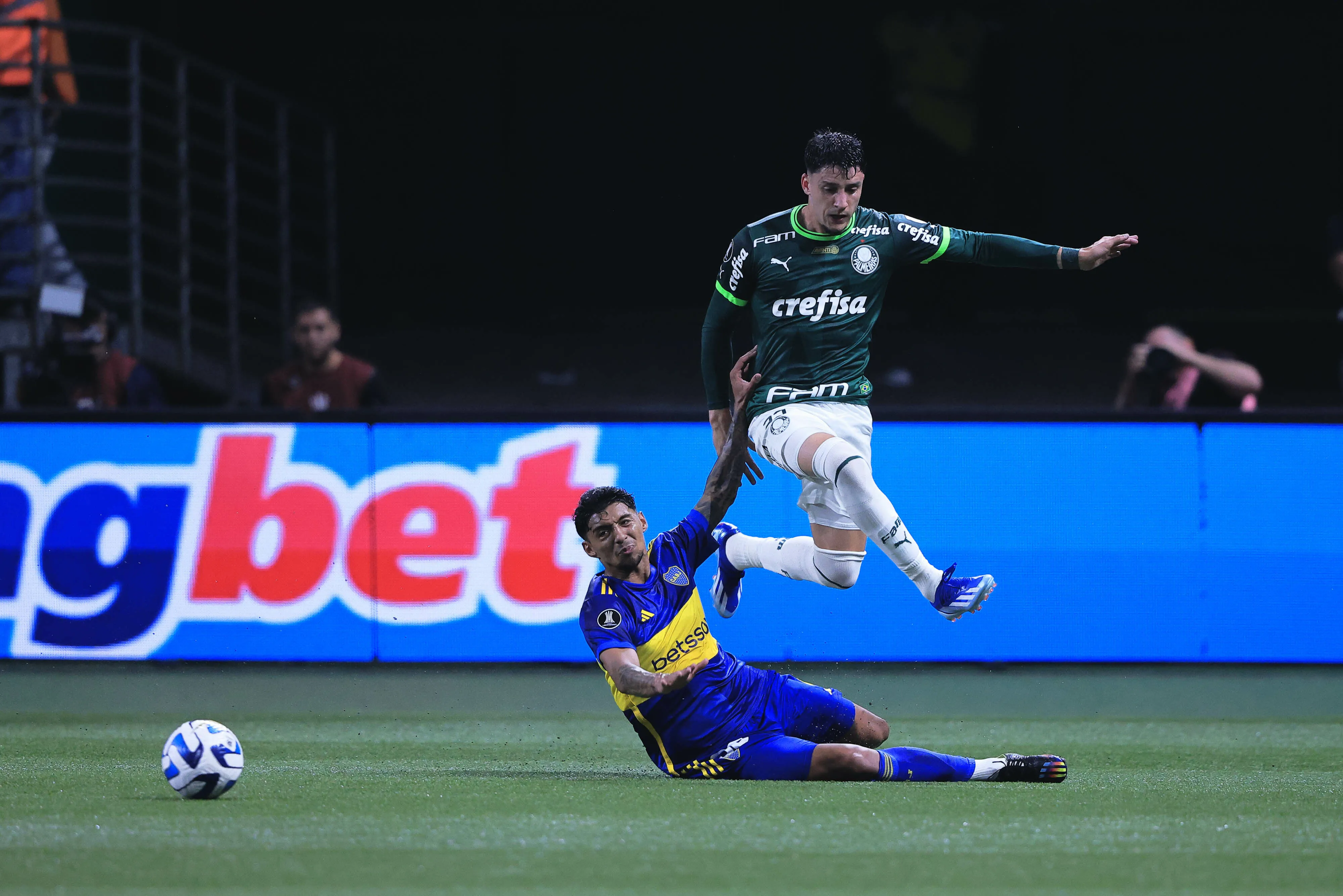 Foto: Ettore Chiereguini/AGIF – Medina em lance de Palmeiras x Boca Juniors