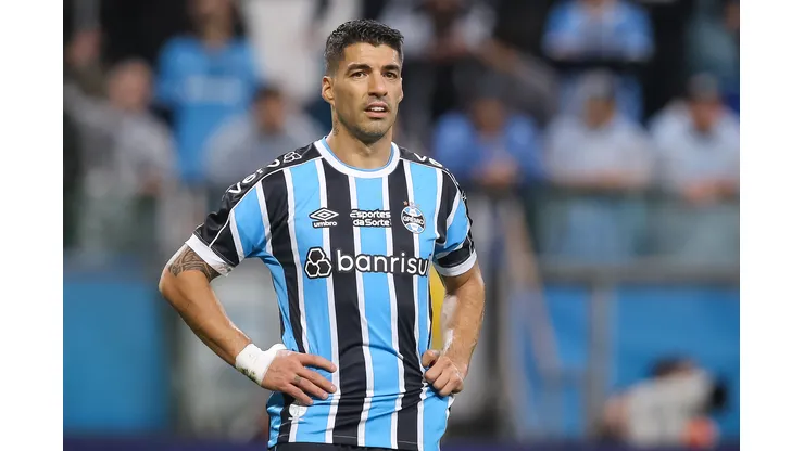 RS - PORTO ALEGRE - 12/07/2023 - COPA DO BRASIL 2023, GREMIO X BAHIA - Luis Suarez jogador do Gremio lamenta chance perdida durante partida contra o Bahia no estadio Arena do Gremio pelo campeonato Copa do Brasil 2023. Foto: Pedro H. Tesch/AGIF