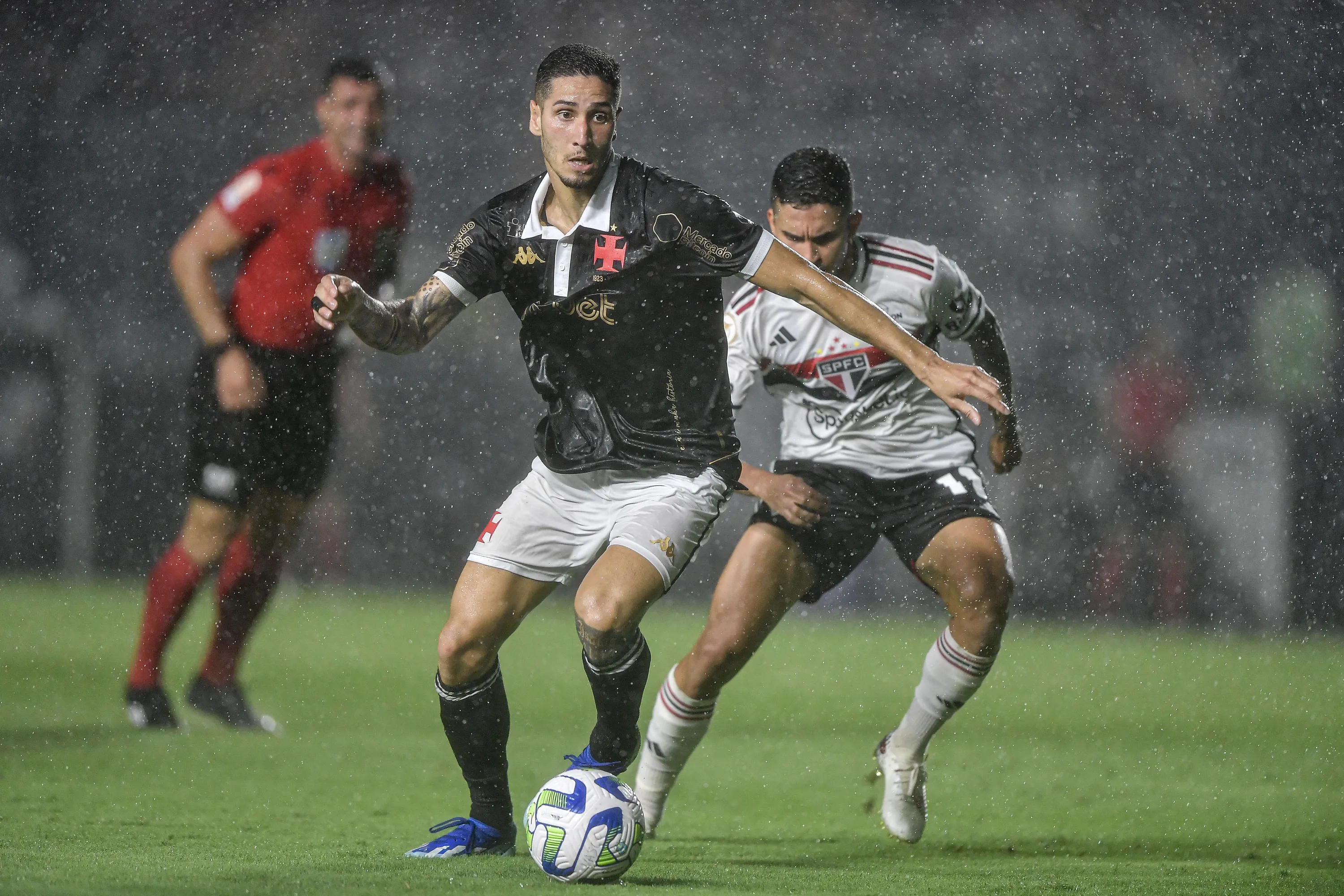 RJ – RIO DE JANEIRO – 07/10/2023 – BRASILEIRO A 2023, VASCO X SAO PAULO – Praxedes jogador do Vasco durante partida contra o Sao Paulo no estadio Sao Januario pelo campeonato Brasileiro A 2023. Foto: Thiago Ribeiro/AGIF