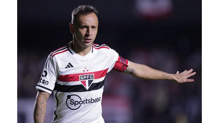 Foto: Ettore Chiereguini/AGIF - Rafinha revela data de aposentadoria no São Paulo