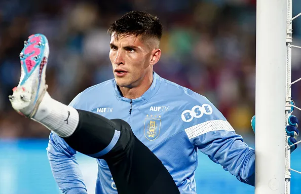 (Photo by Ernesto Ryan/Getty Images) – Sergio Rochet atuando na Seleção do Uruguai