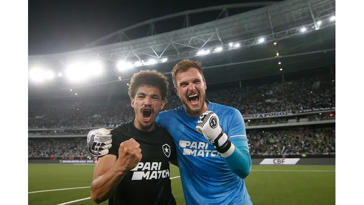 Foto: Vitor Silva/Botafogo - Botafogo toma decisão sobre Lucas Perri e Adryelson.