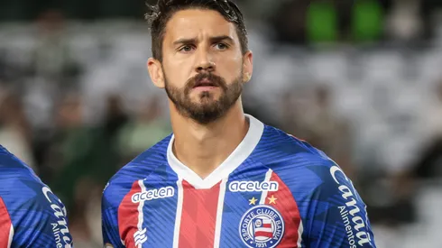 PR – CURITIBA – 14/09/2023 – BRASILEIRO A 2023, CORITIBA X BAHIA – Everaldo jogador do Bahia durante execucao do hino nacional antes da partida contra o Coritiba no estadio Couto Pereira pelo campeonato Brasileiro A 2023. Foto: Robson Mafra/AGIF