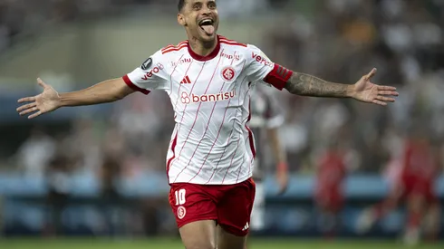 Foto: Jorge Rodrigues/AGIF – Alan Patrick comemorando gol com a camisa do Inter.