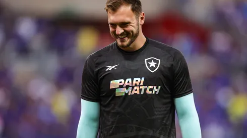 MG – BELO HORIZONTE – 06/08/2023 – BRASILEIRO A 2023, CRUZEIRO X BOTAFOGO – Lucas Perri jogador do Botafogo durante aquecimento antes da partida contra o Cruzeiro no estadio Mineirao pelo campeonato Brasileiro A 2023. Foto: Gilson Lobo/AGIF
