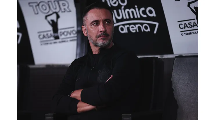 SP - Sao Paulo - 26/10/2022 - BRASILEIRO A 2022, CORINTHIANS X FLUMINENSE - Vitor Pereira tecnico do Corinthians durante partida contra o Fluminense no estadio Arena Corinthians pelo campeonato Brasileiro A 2022. Foto: Ettore Chiereguini/AGIF