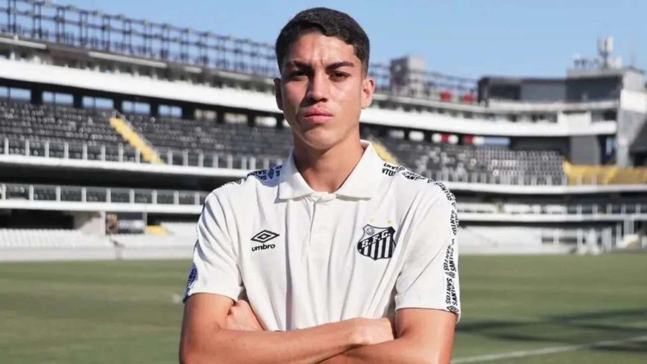 Jair Paula, zagueiro revelado na base do Santos — Foto: Pedro Ernesto Guerra Azevedo/Santos FC