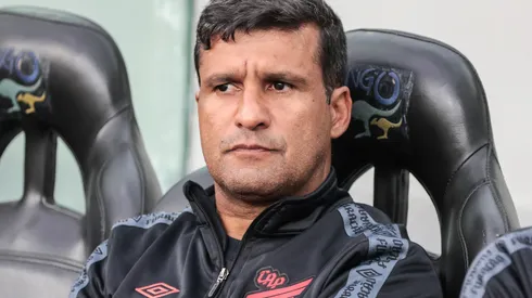 Foto: Robson Mafra/AGIF – Wesley Carvalho ganha dor de cabeça no Furacão.