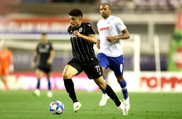 (Photo by Matija Habljak/Pixsell/MB Media/Getty Images)  – Taison atuando no PAOK