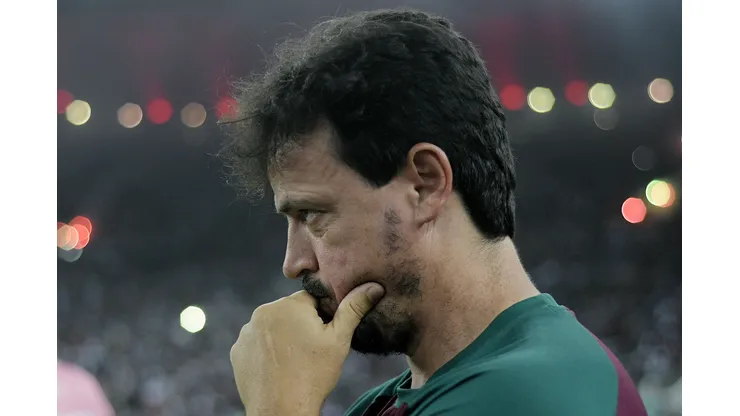 RJ - RIO DE JANEIRO - 27/09/2023 - LIBERTADORES 2023, FLUMINENSE X INTERNACIONAL - Fernando Diniz, tecnico do Fluminense durante partida contra o Internacional no estadio Maracana pelo campeonato Libertadores 2023. Foto: Alexandre Loureiro/AGIF