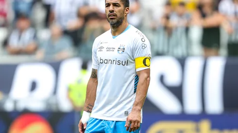 Foto: Gilson Lobo/AGIF – Suárez em partida do Grêmio pelo Campeonato Brasileiro