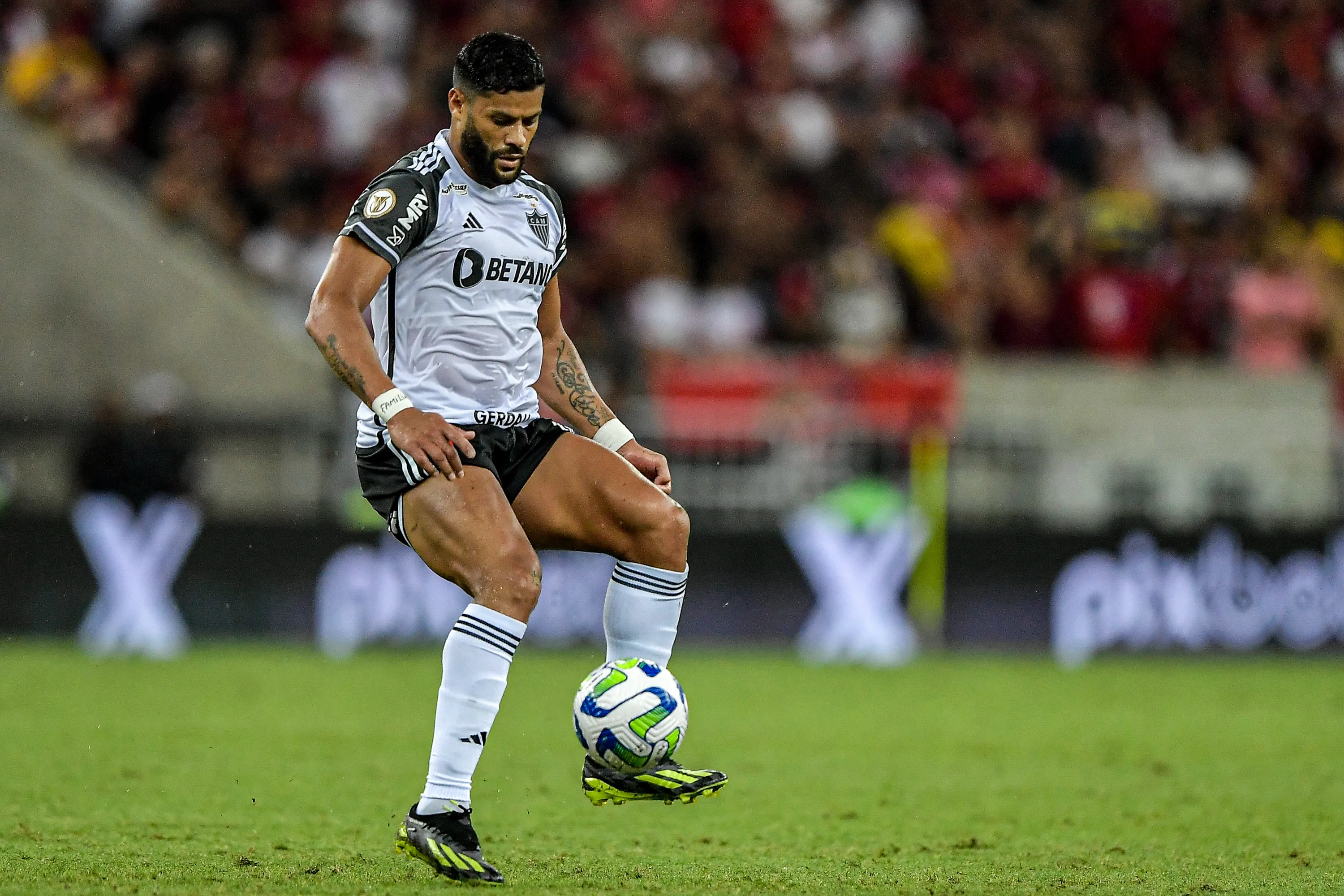 Foto: Thiago Ribeiro/AGIF – Hulk em ação pelo Atlético no Campeonato Brasileiro.
