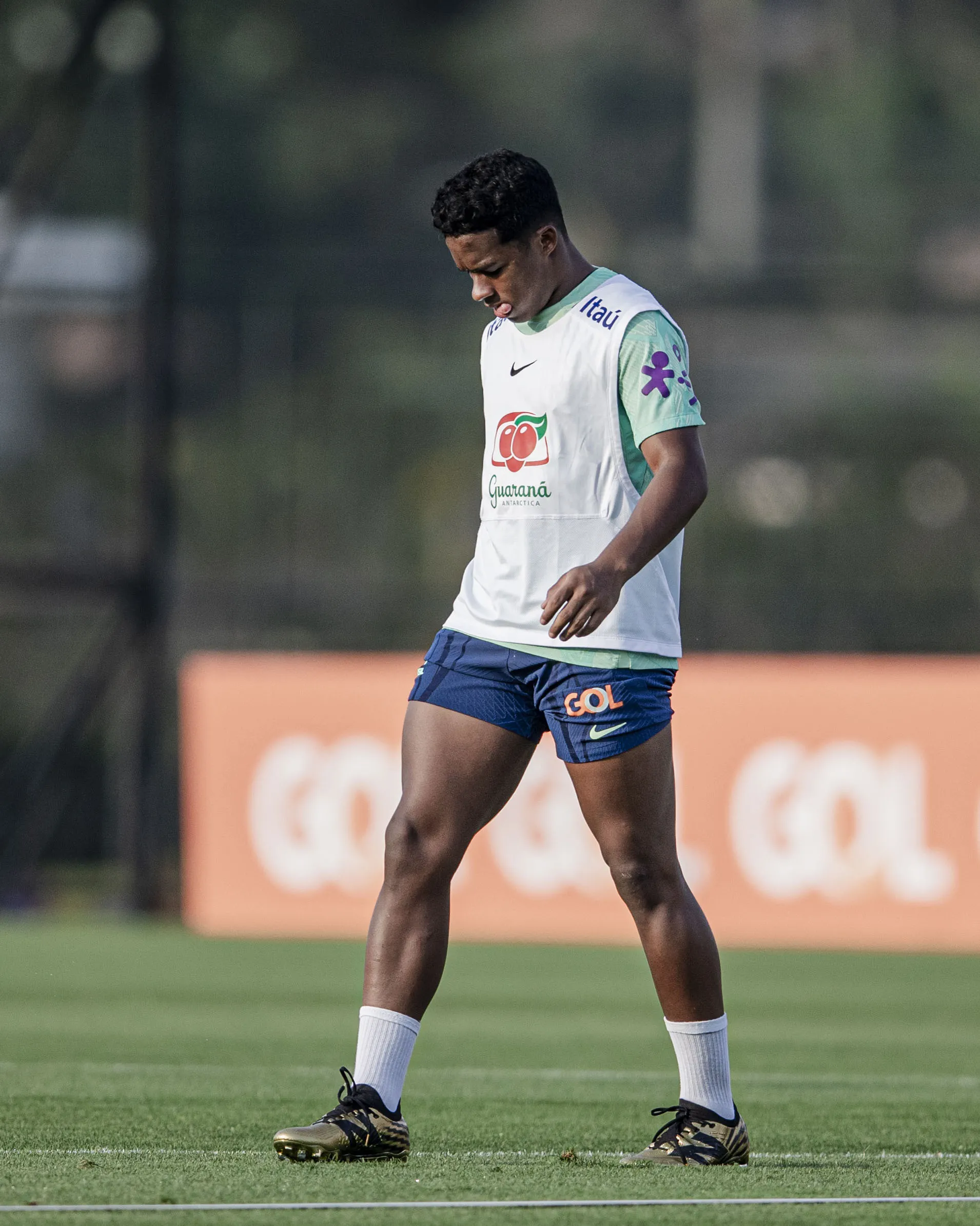 ENDRICK jogador da Selecao Brasileira durante treino no Centro de Treinamento Granja Comary. Foto: Talita Gouvea/AGIF