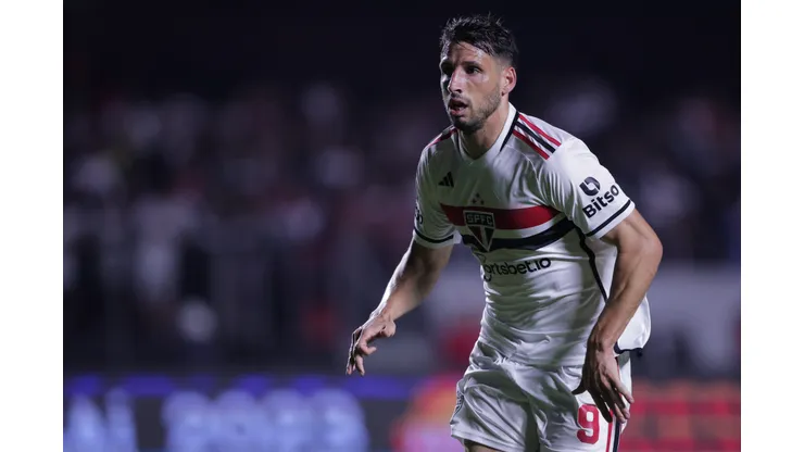 Calleri jogador do Sao Paulo durante partida contra o Athletico-PR no estadio Morumbi pelo campeonato BRASILEIRO A 2023. Foto: Ettore Chiereguini/AGIF