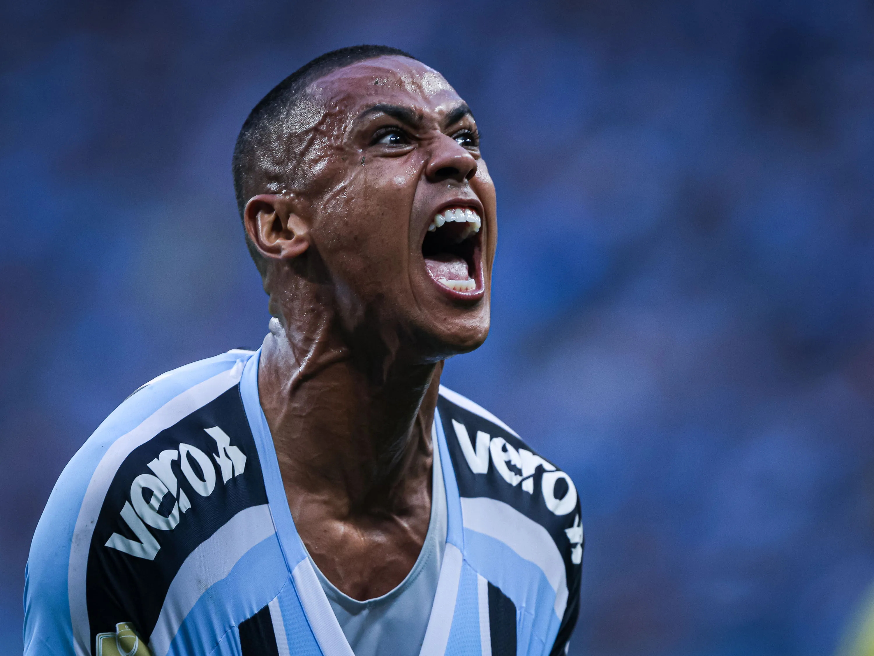 Bruno Alves está liberado para enfrentar o Goiás. Foto: Maxi Franzoi/AGIF