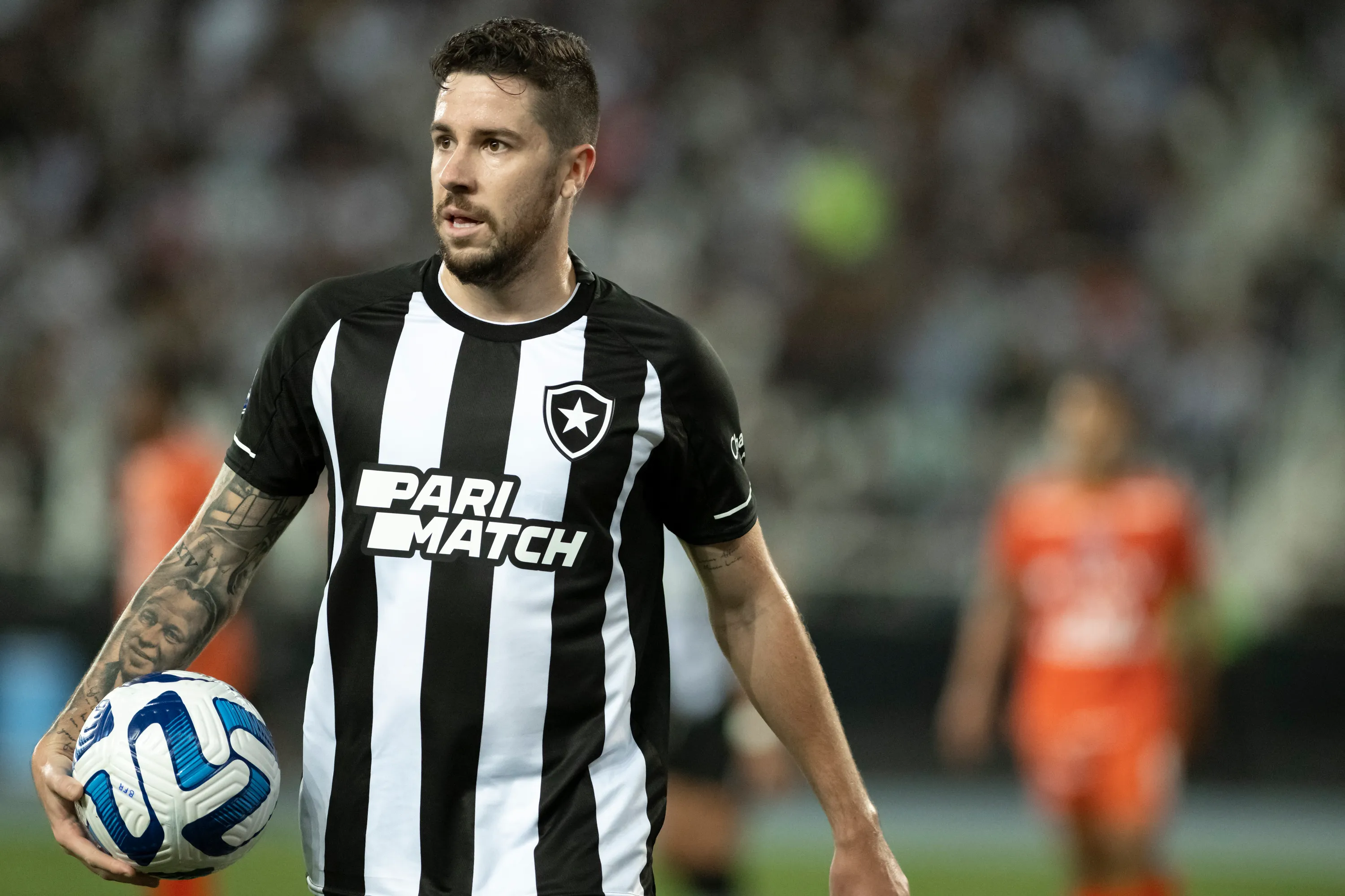 Gustavo Sauer revela que tem ajudado jogadores do Botafogo. Foto: Jorge Rodrigues/AGIF