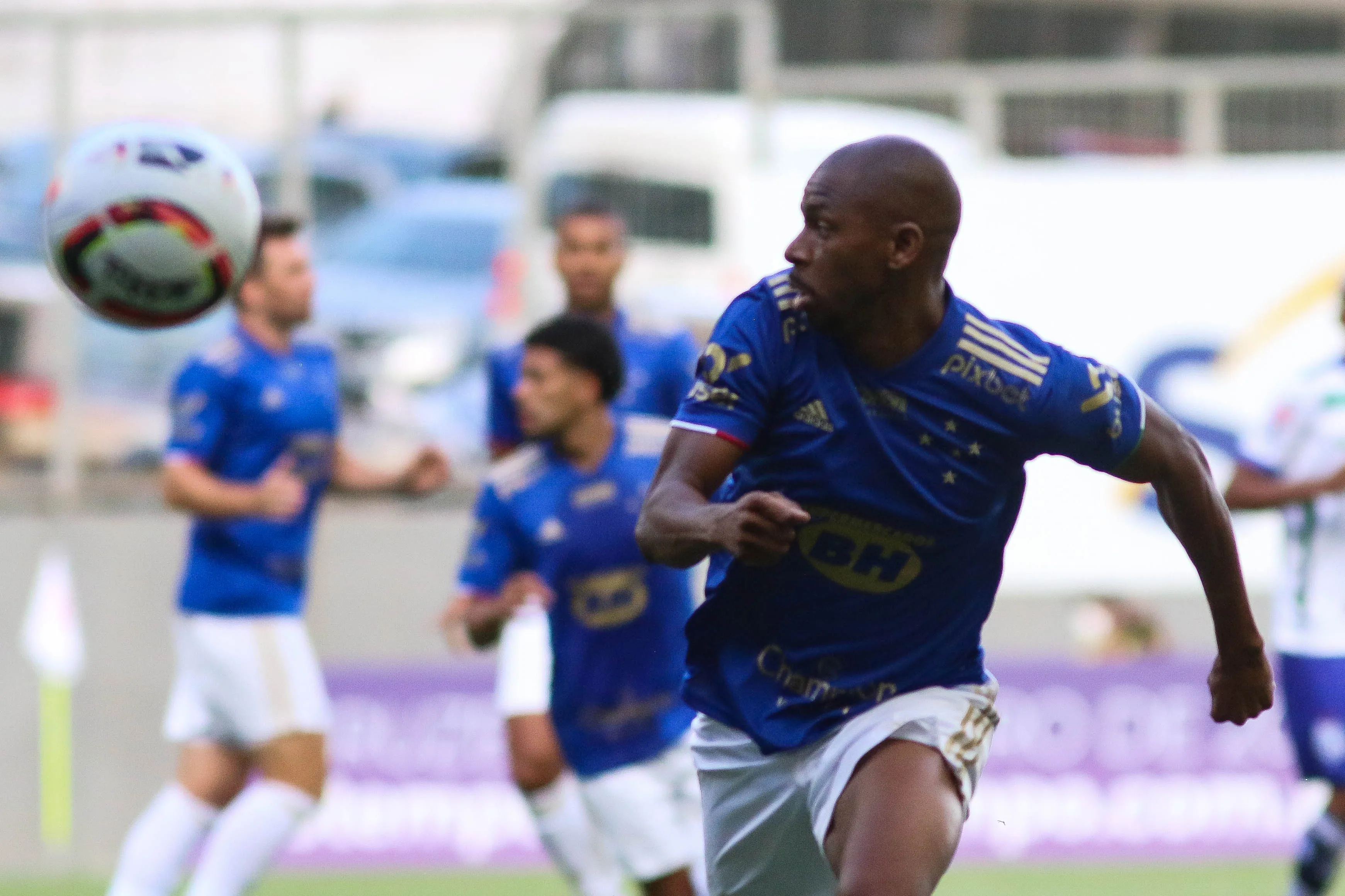 Foto: Fernando Moreno/AGIF – Waguininho em ação pelo Cruzeiro na temporada passada.
