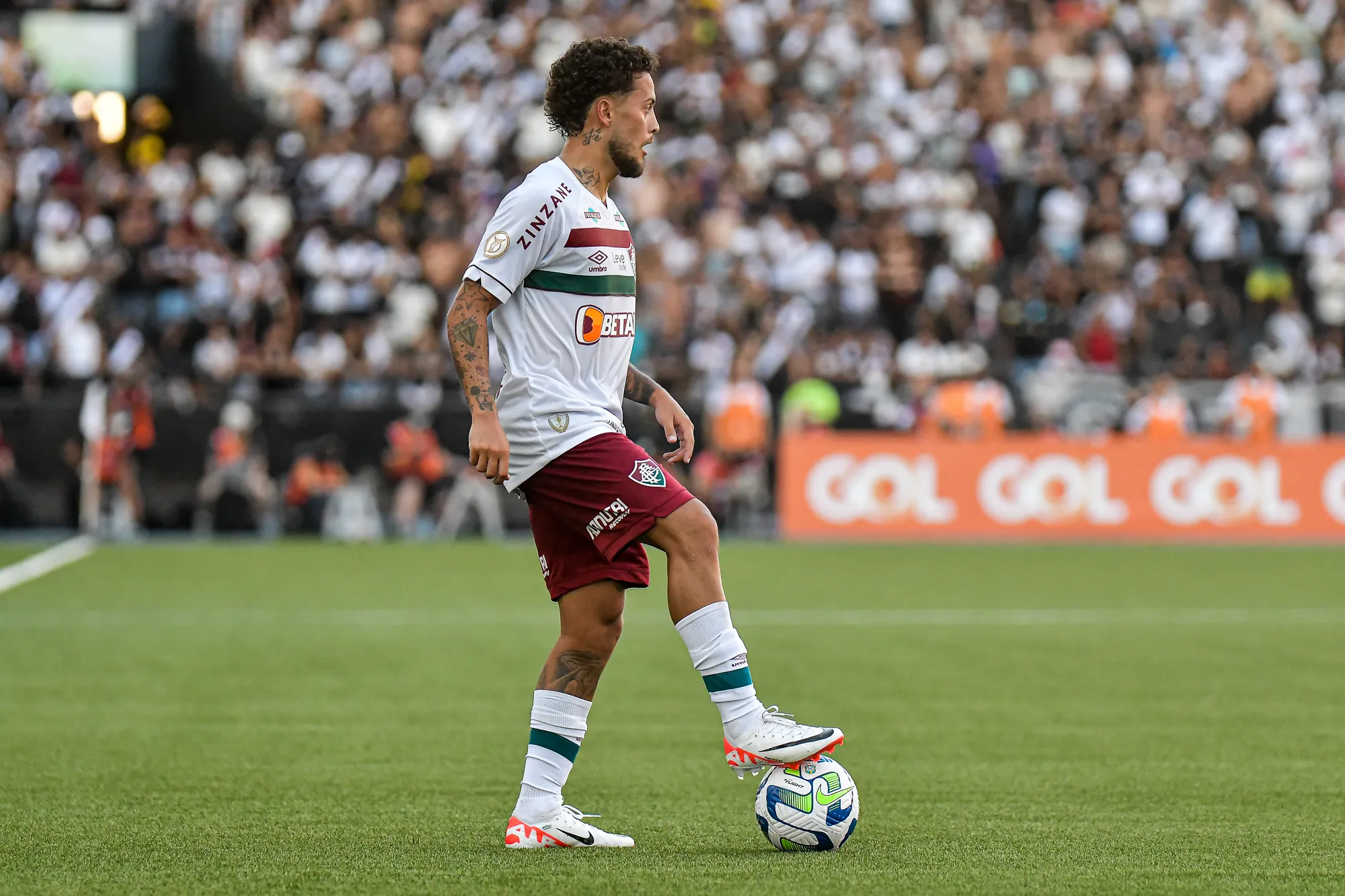 Foto: Thiago Ribeiro/AGIF – Guga em ação pelo Fluminense no Campeonato Brasileiro.