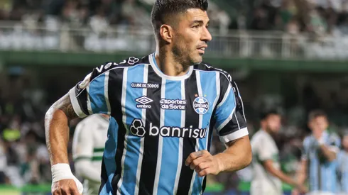 PR - CURITIBA - 01/11/2023 - BRASILEIRO A 2023, CORITIBA X GREMIO - Luis Suarez jogador do Gremio durante partida contra o Coritiba no estadio Couto Pereira pelo campeonato Brasileiro A 2023. Foto: Robson Mafra/AGIF